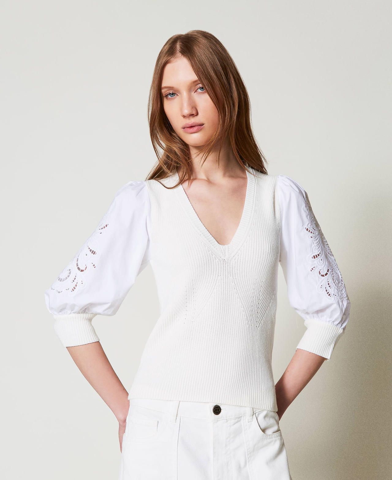 Top punto mangas bordadas TWINSET