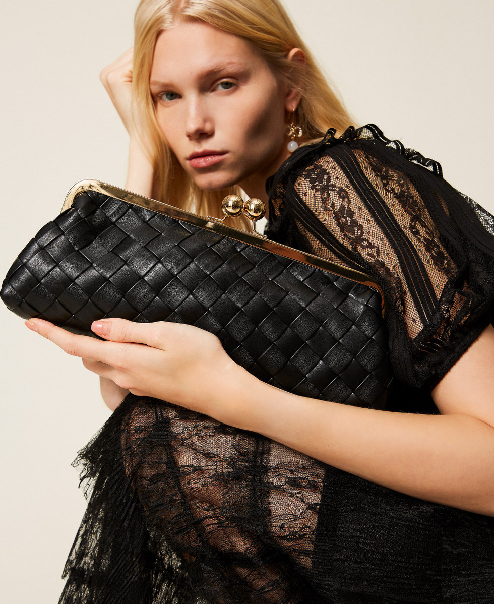 Bolso clutch trenzado a mano TWINSET