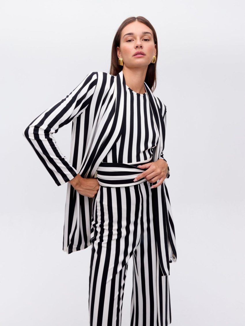 spicy-stripes-kimono-kaftan-estampado-rayas-negras-blanco-invitada-de-boda-y-fiesta_1_a6ef6246-9eef-4a7d-8918-bb0443da0643
